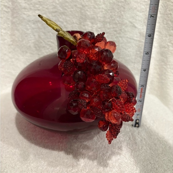 Elegant burgundy/red Bulb Glass Vase with red berry accent - Picture 7 of 7